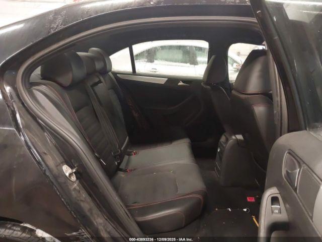 Volkswagen Jetta Gli Image 2