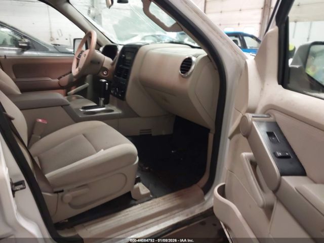 Ford Explorer Xlt Image 4