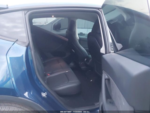 Tesla Model Y Long Range Dual Motor All-wheel Drive Image 6