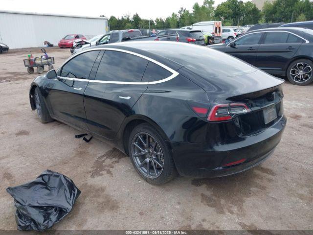 Tesla Model 3 Image 8