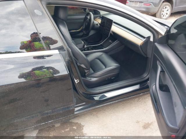 Tesla Model 3 Image 5