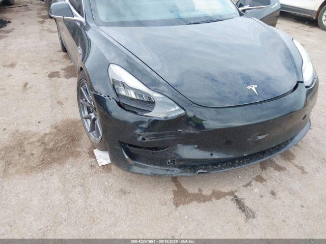 Tesla Model 3 Image 9