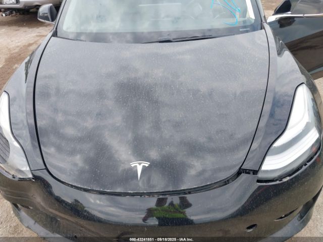 Tesla Model 3 Image 7