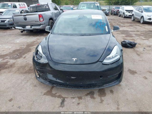 Tesla Model 3 Image 11