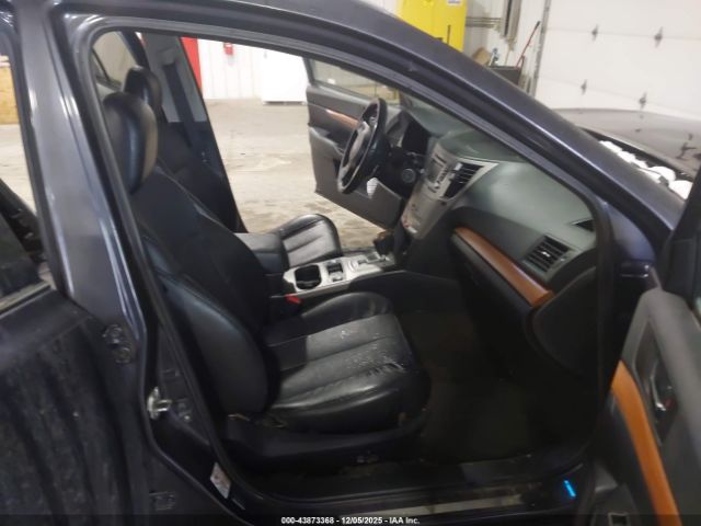 Subaru Outback 2.5i Limited Image 16