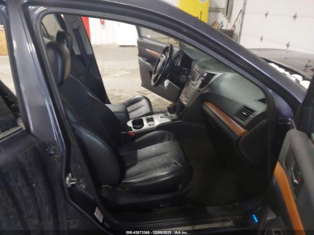 Subaru Outback 2.5i Limited Image 16