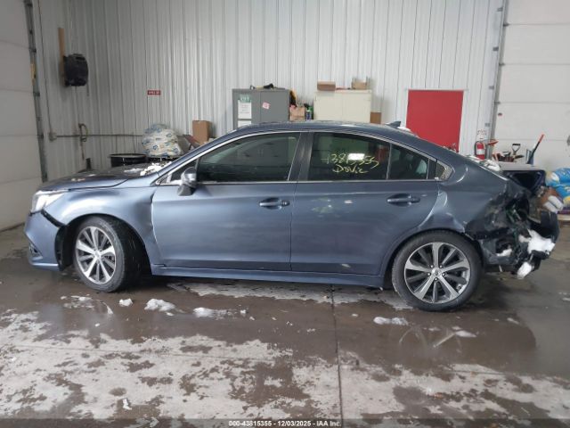 Subaru Legacy 2.5i Limited Image 17