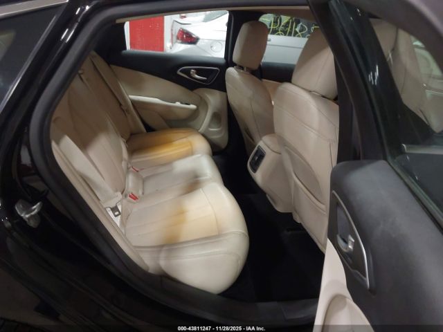 Chrysler 200 C Image 6