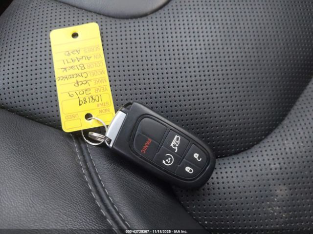 Jeep Cherokee Limited 4x4 Image 16