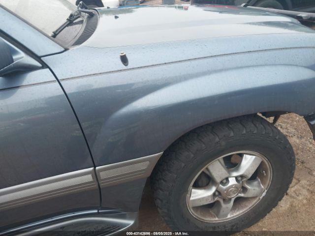 Toyota Land Cruiser V8 Image 15