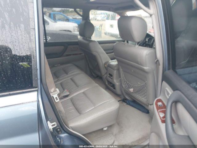 Toyota Land Cruiser V8 Image 16