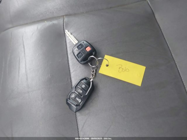 Toyota Land Cruiser V8 Image 5