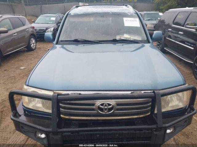 Toyota Land Cruiser V8 Image 7