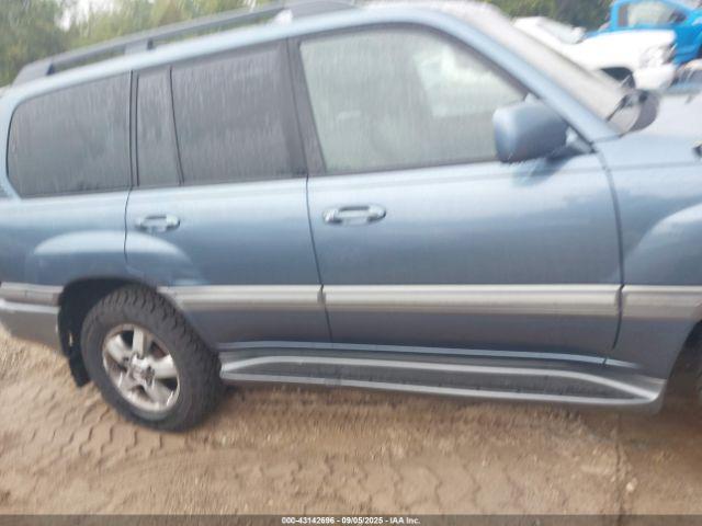 Toyota Land Cruiser V8 Image 4