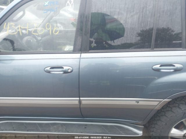 Toyota Land Cruiser V8 Image 9