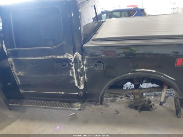 Ford F-150 Platinum Image 3