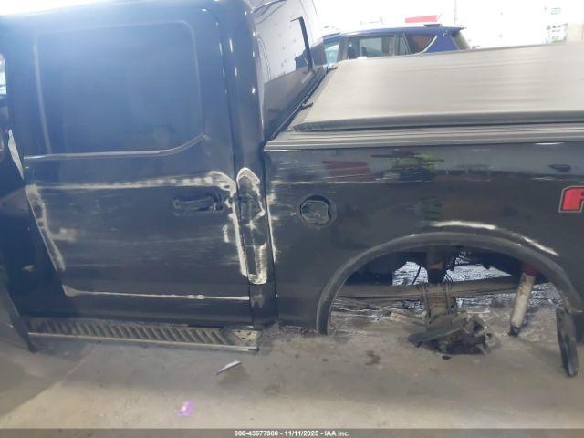 Ford F-150 Platinum Image 3