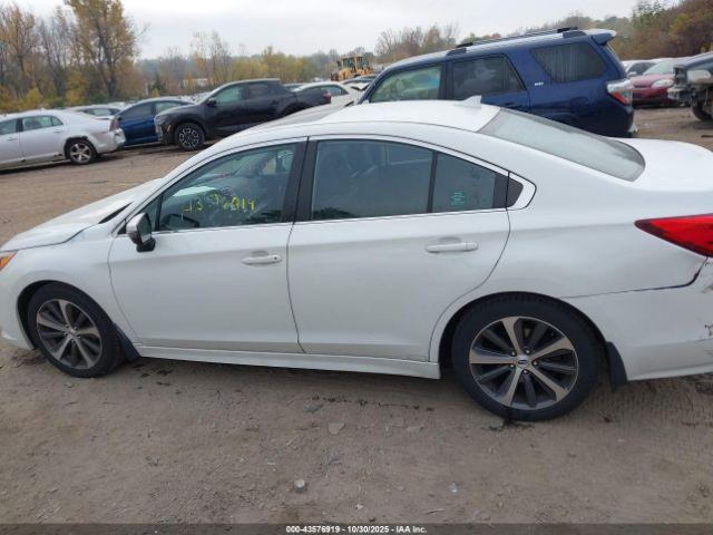 Subaru Legacy 2.5i Limited Image 8