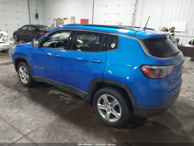 Jeep Compass Latitude 4x4 Image 2