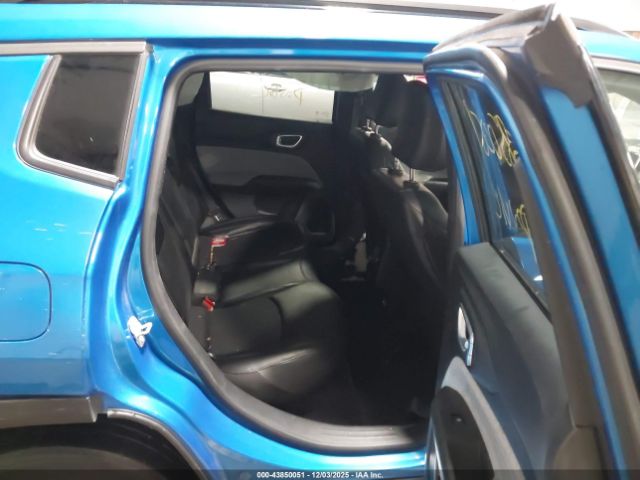 Jeep Compass Latitude 4x4 Image 8