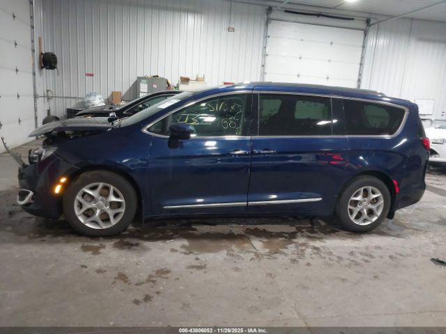 Chrysler Pacifica Touring-l Plus Image 13