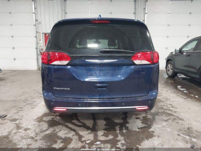 Chrysler Pacifica Touring-l Plus Image 12