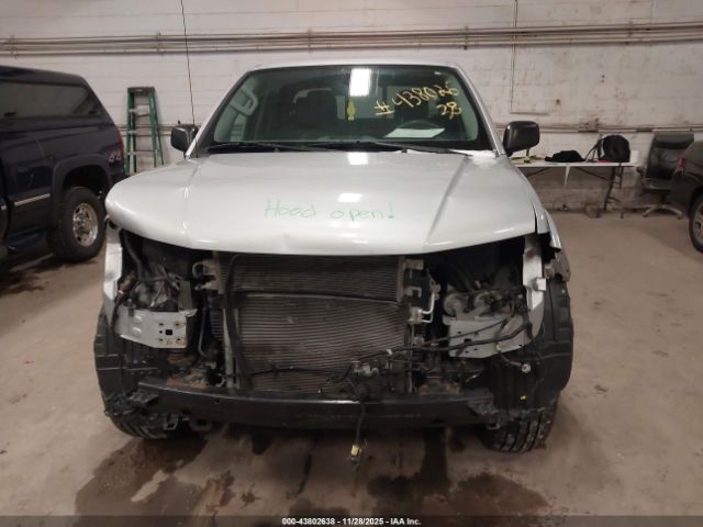 Nissan Frontier Sv 4x4 Image 17