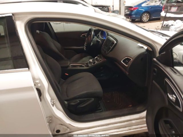 Chrysler 200 Limited Image 11