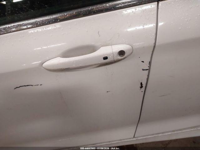 Chrysler 200 Limited Image 7