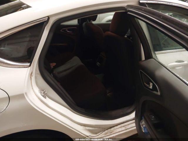 Chrysler 200 Limited Image 5