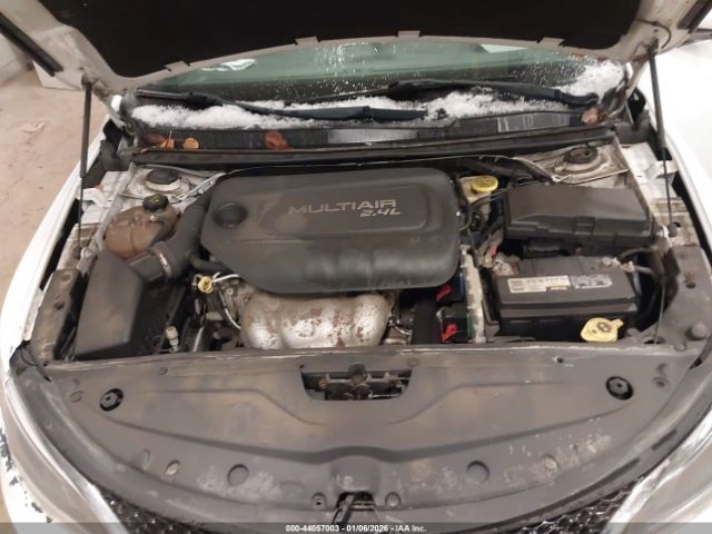 Chrysler 200 Limited Image 10